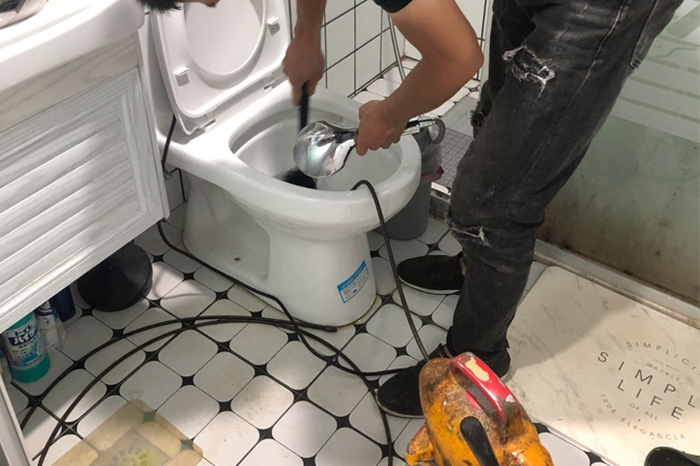 沙湖原种场马桶堵塞自己疏通还是找师傅?专业上门服务让你省时更省心